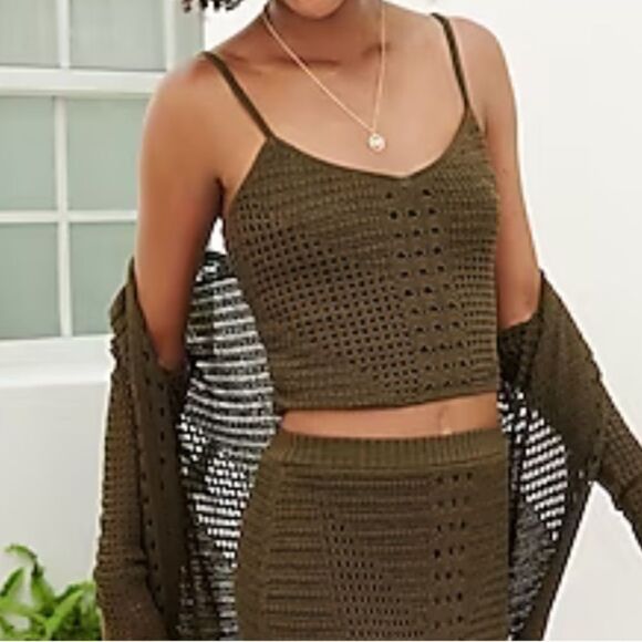 EXPRESS - Crochet V-Neck Cropped Sweater Cami - Picture 1 of 9